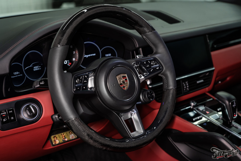 Перешив и ламинация карбоном руля + ремонт кожи на Porsche Cayenne ...