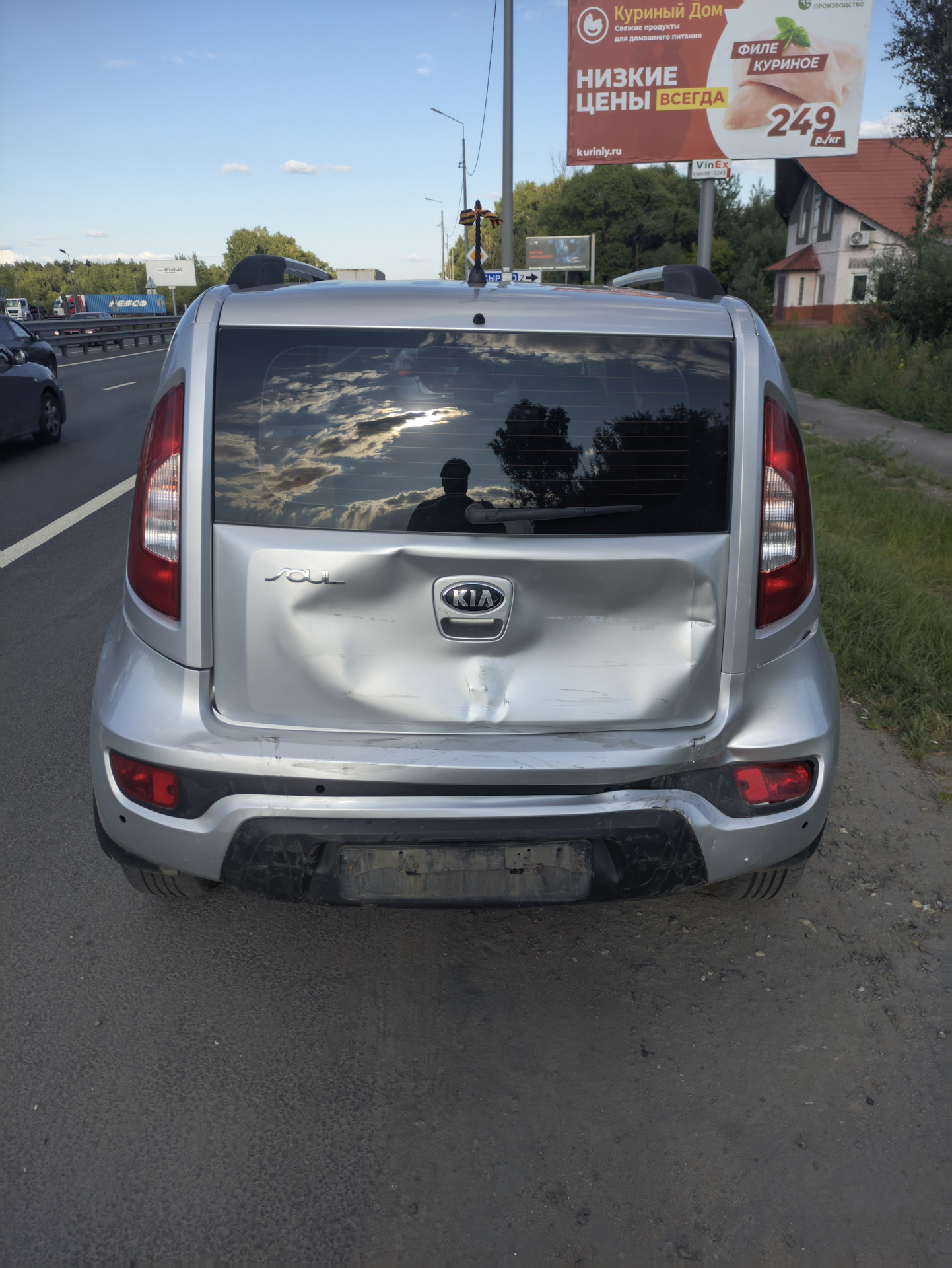 Спас пешехода и морду машины — KIA Soul (1G), 1,6 л, 2012 года | ДТП |  DRIVE2