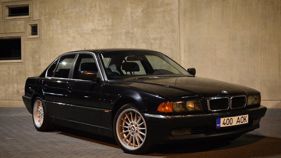 BMW e38 Black Bandit