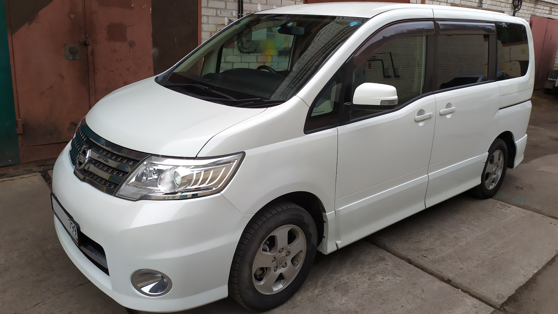 Nissan Serena 2011