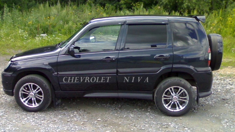 Chevrolet Niva 1 7 МТ 2012 чёрная