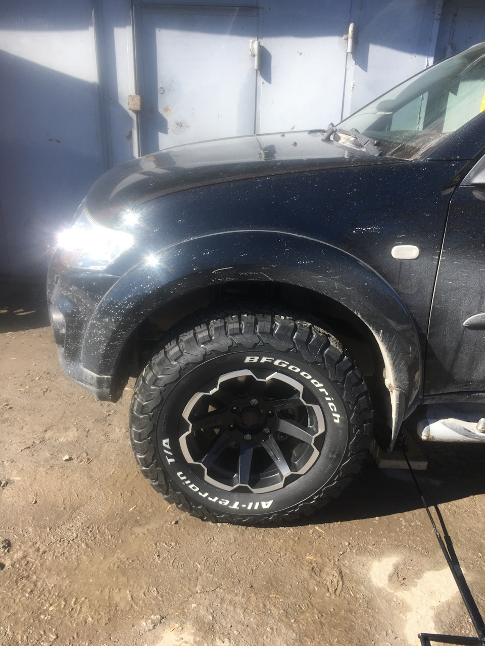 Диски Tuff AT R17 ET0 8J+ BFGoodrich A/T 265/70 R17 — Mitsubishi Pajero  Sport (2G), 3 л, 2014 года | шины | DRIVE2