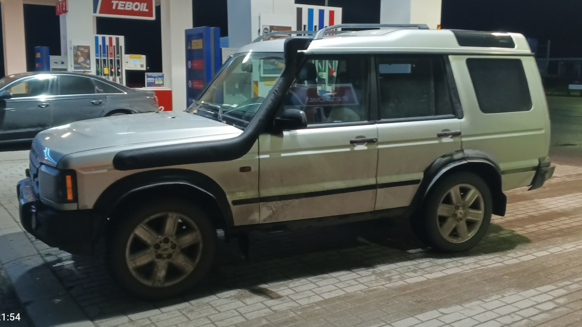 Продажа Land Rover Discovery II 2002 (дизель, АКПП) — с историей  обслуживания — DRIVE2.RU