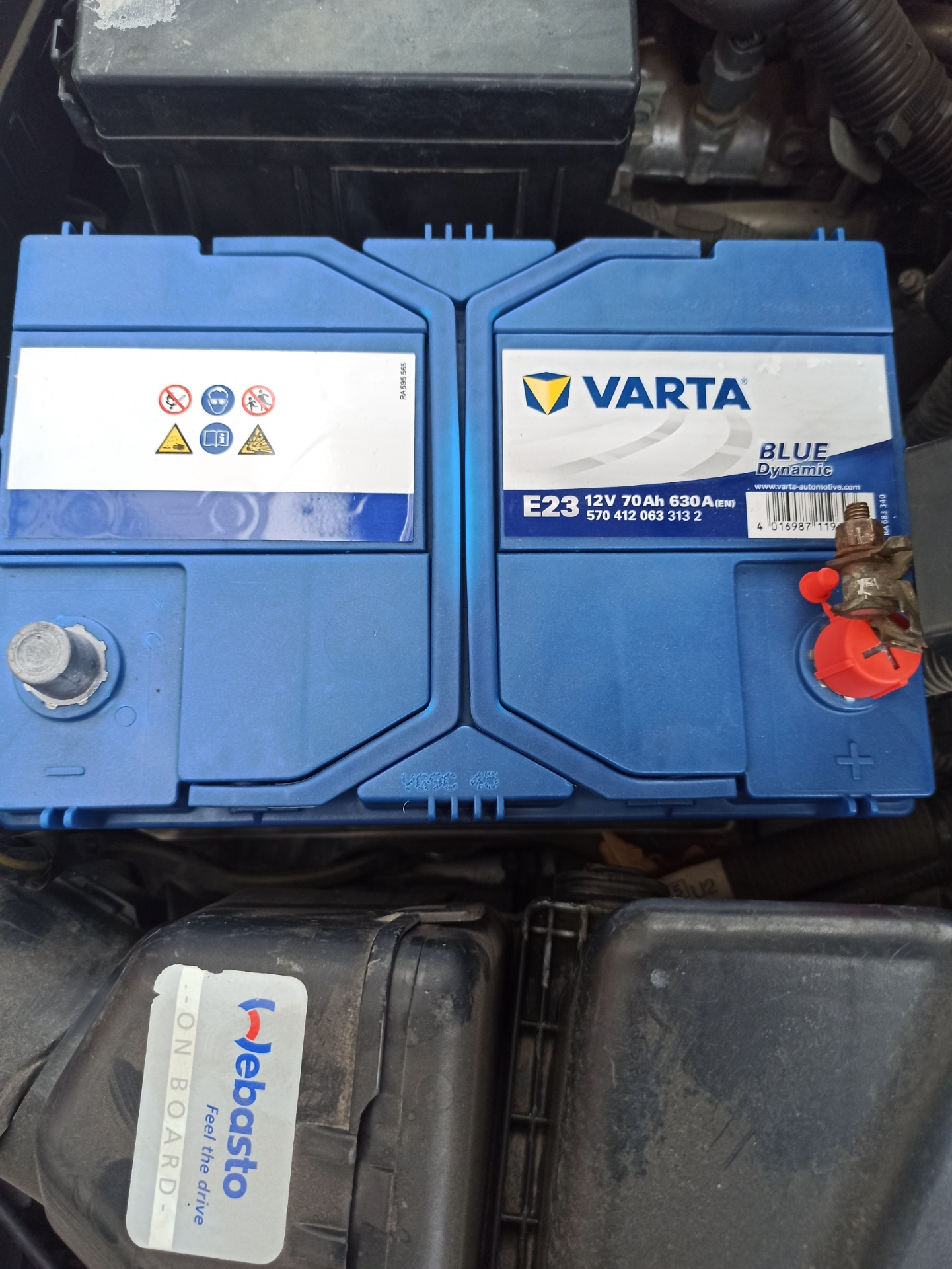 Ниссан тиана 2. Теана j31 пластик воздушной системы. Nissan teana j32 аккумулятор. Ниссан теана j31 аккумулятор. 5 аккумулятор.