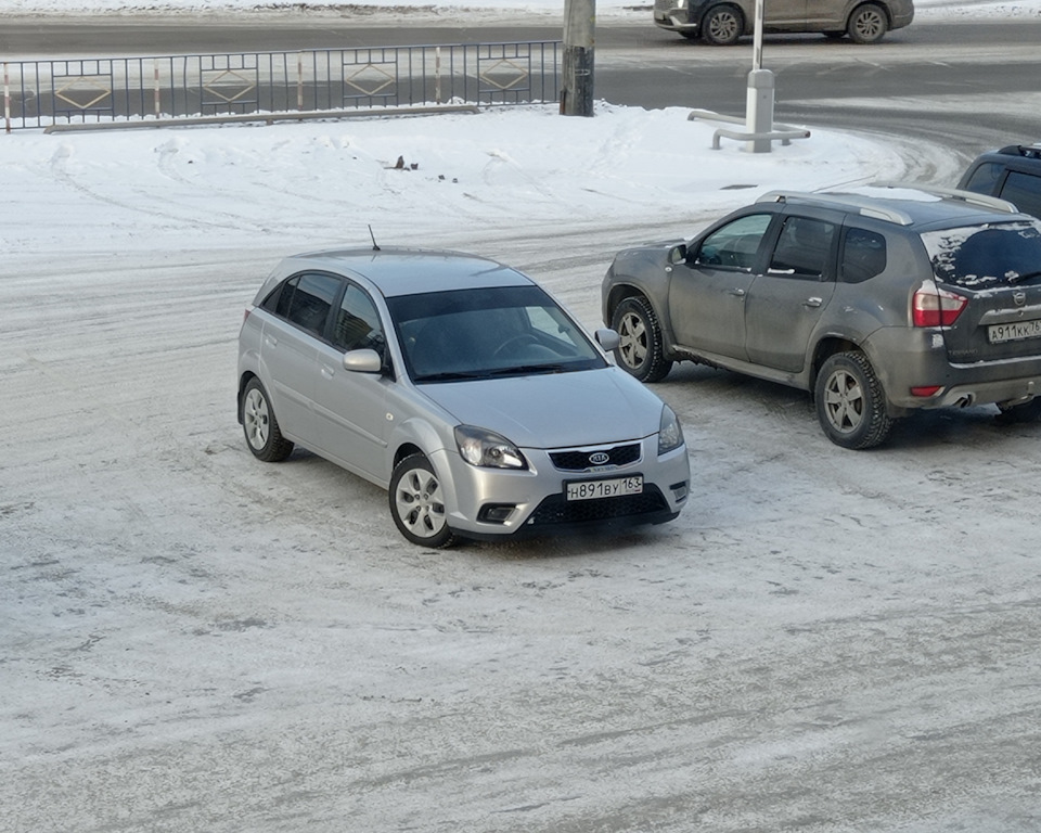 Зимняя резина штампы колпаки R15 — KIA Rio 5-door (2G), 1,4 л, 2009 ...
