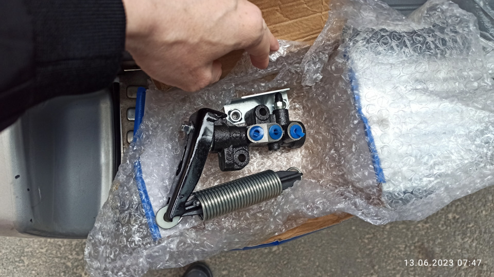 Распределитель тормозных усилий или Колдун — Mitsubishi Pajero (2G), 3 ...