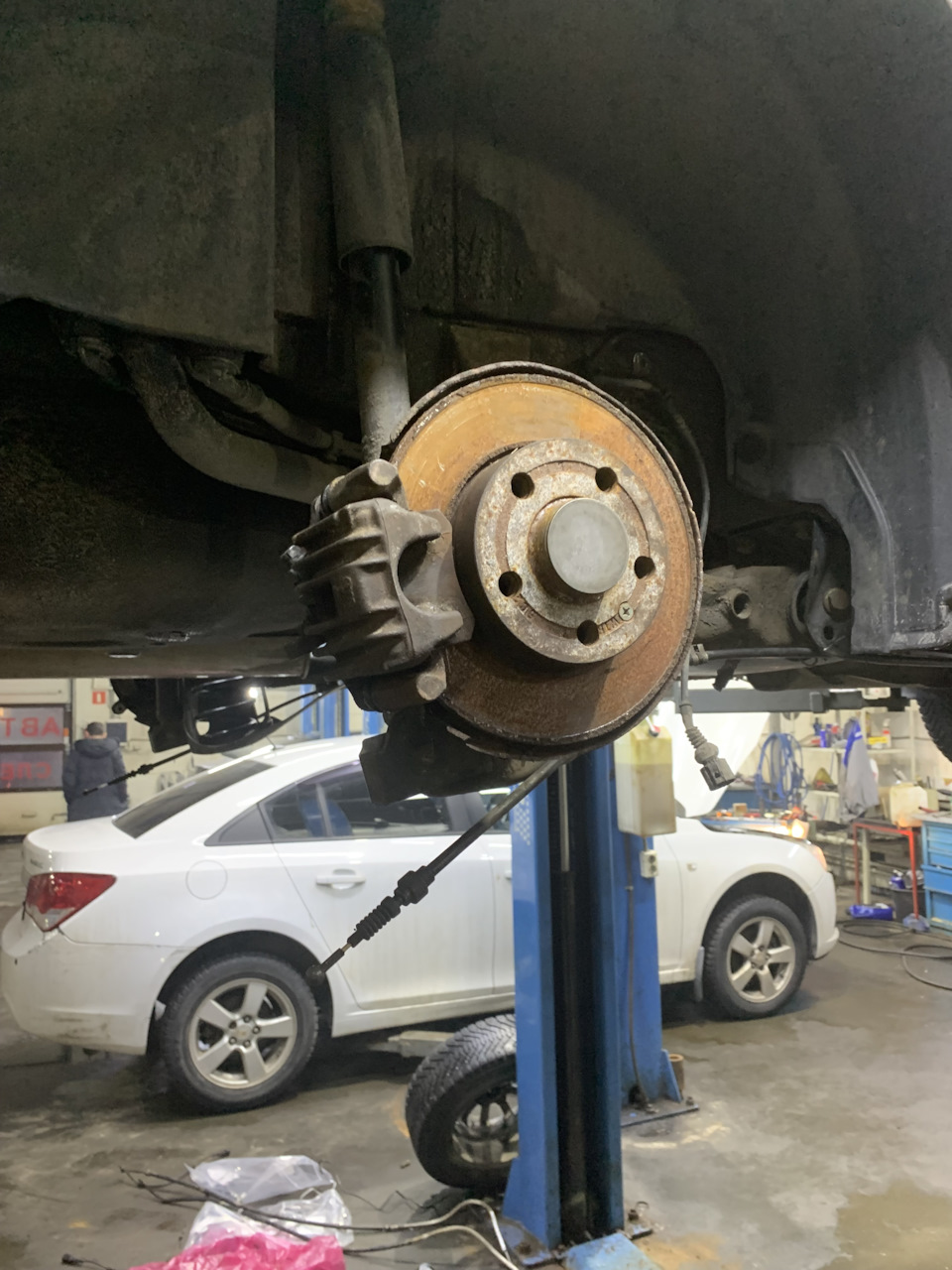 Tektro тормоза калипер. Задний тормоз на скутере 139 qmb. Калипер тормозной велосипедный. Суппорт stels benelli 600. Задний дисковый тормоз на скутер 139qmb.