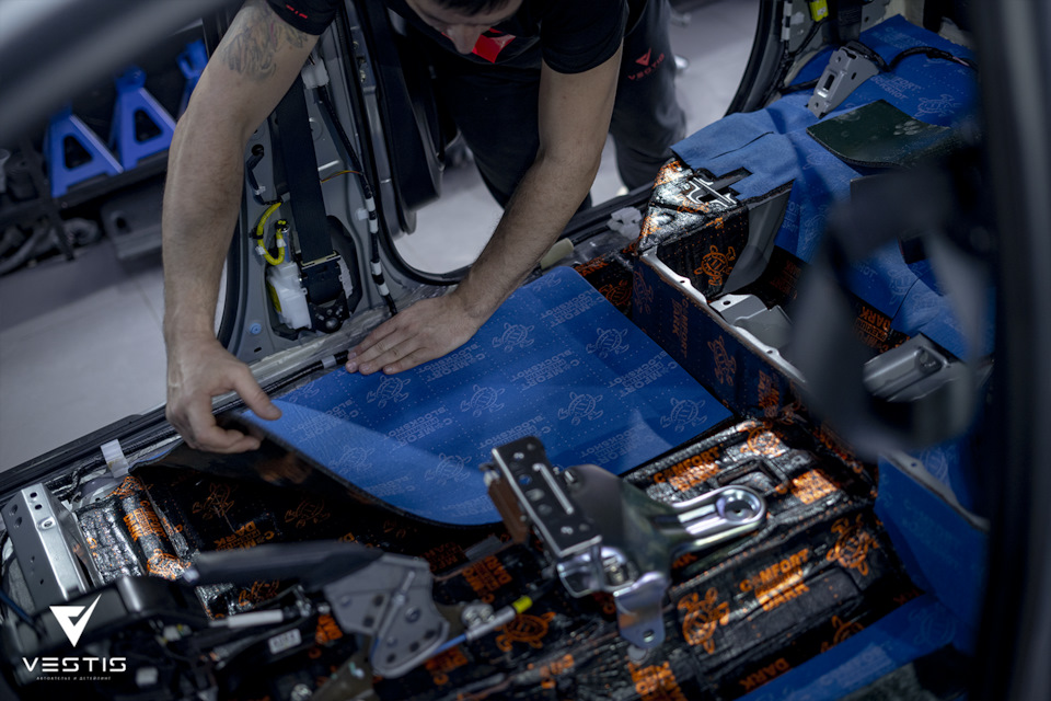 Комплексная шумо- и виброизоляция Toyota Highlux — VESTIS® на DRIVE2