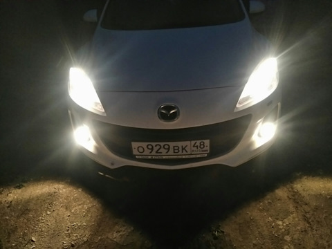 Установка светодиодных ламп в ПТФ Mazda 3 (BK)