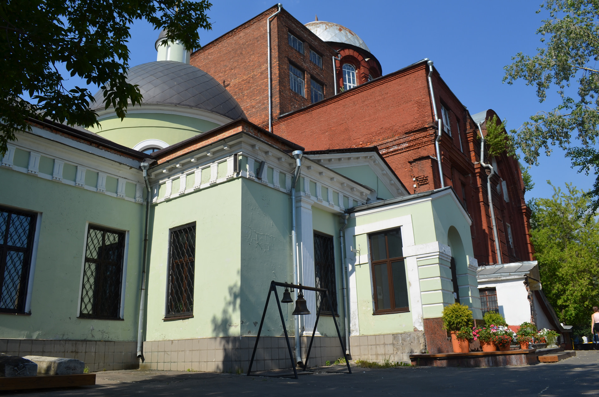 Храм великомученика георгия в грузинах. Храм Георгия Победоносца в грузинах. Храм Святого Георгия в грузинах. Храм великомученика Георгия Победоносца в грузинах внутри. Храм грузинский Георгия Победоносца в Лесном красная Поляна.