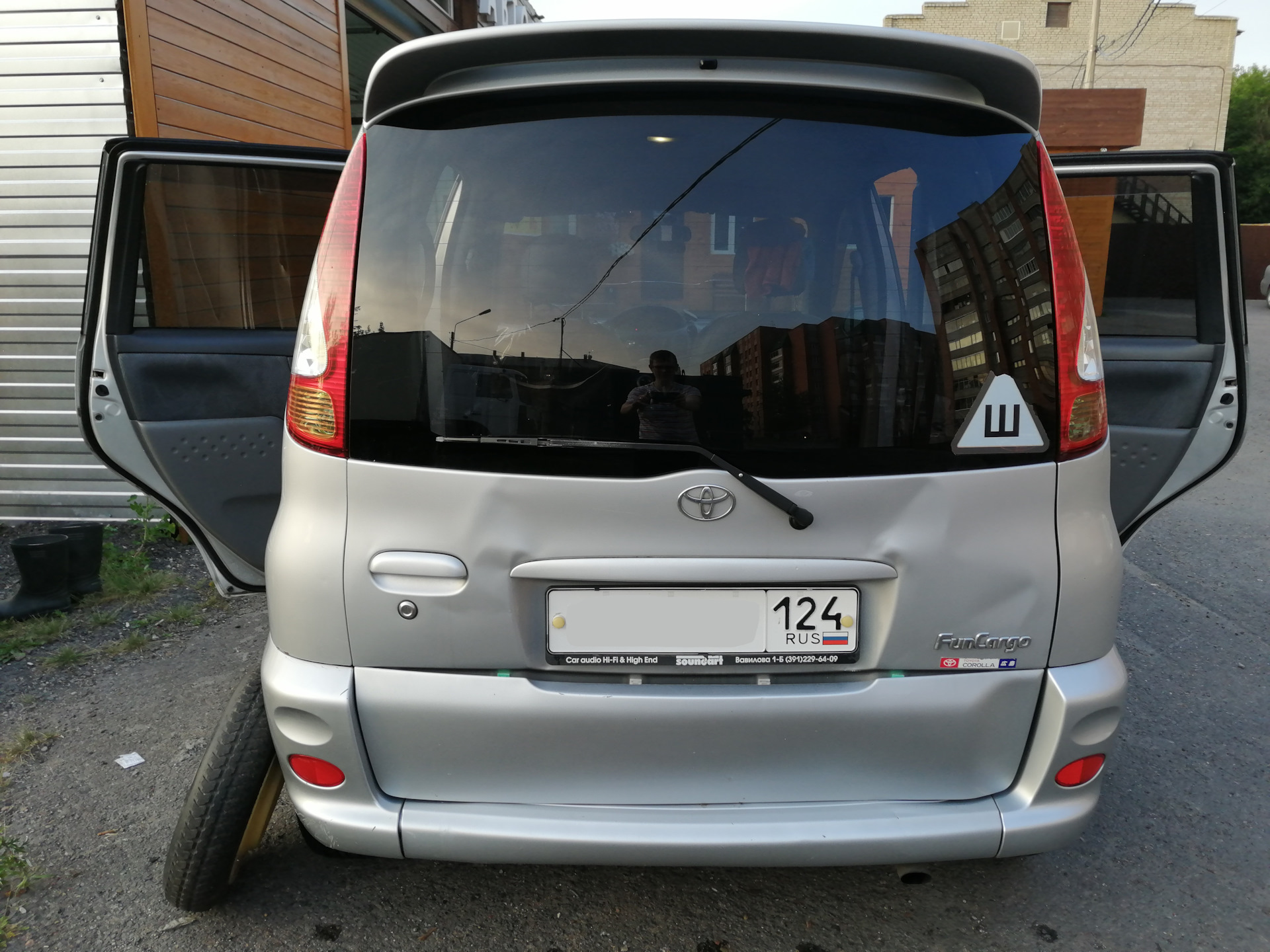 Задняя дверь тойота. Задняя дверь Toyota Funcargo. Toyota Funcargo запчасти. В709вв Funcargo. Toyota Funcargo сзади.