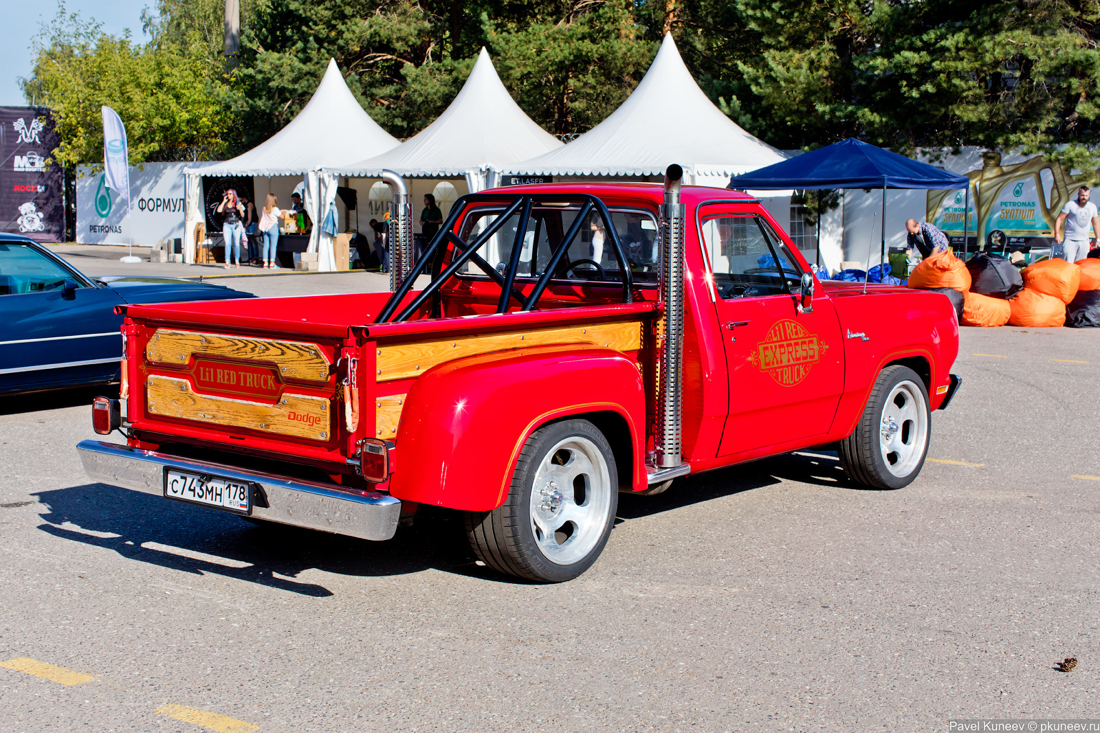 Russian auto. Русские машины в Америке. Российские машины в США. Машина русская и американская. Австралия русские Тачки.