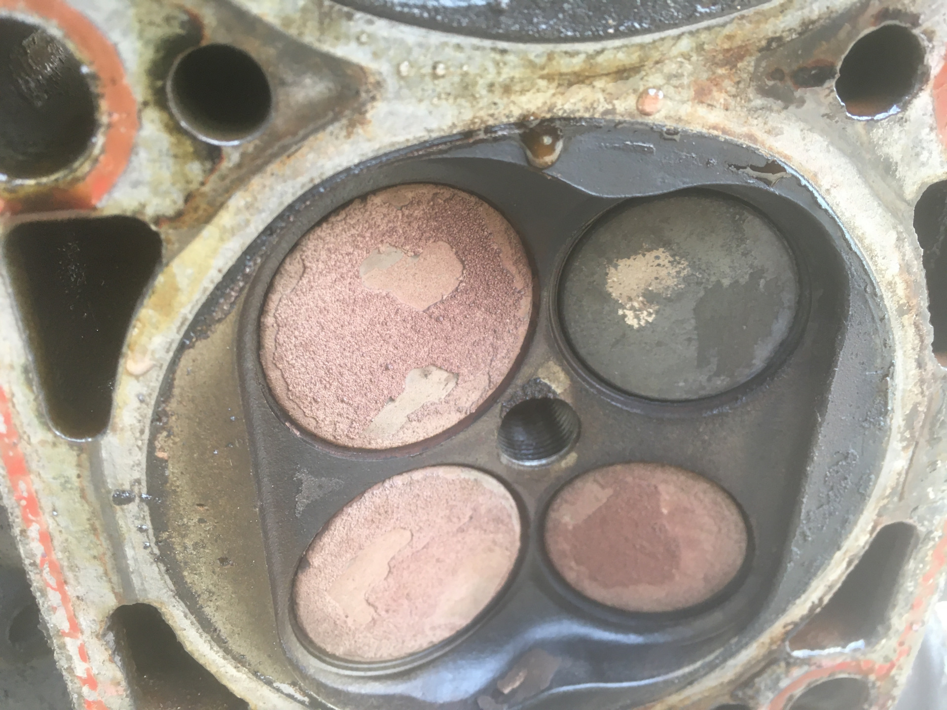 Прогоревший клапан 2110 16 клап\. Прогоревший клапан 2109 инжектор. Прогорел клапан ваз симптомы. Прогорел клапан ваз симптомы. Прогорел клапан приора.