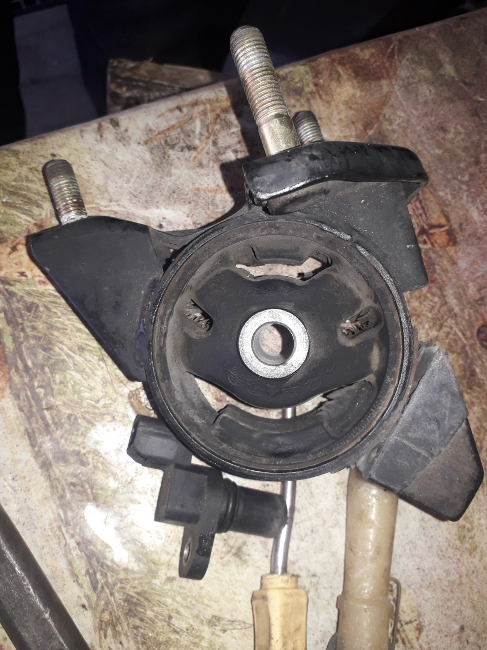 Задняя опора двс — Toyota Corolla Ceres, 1,6 л, 1996 года | запчасти ...