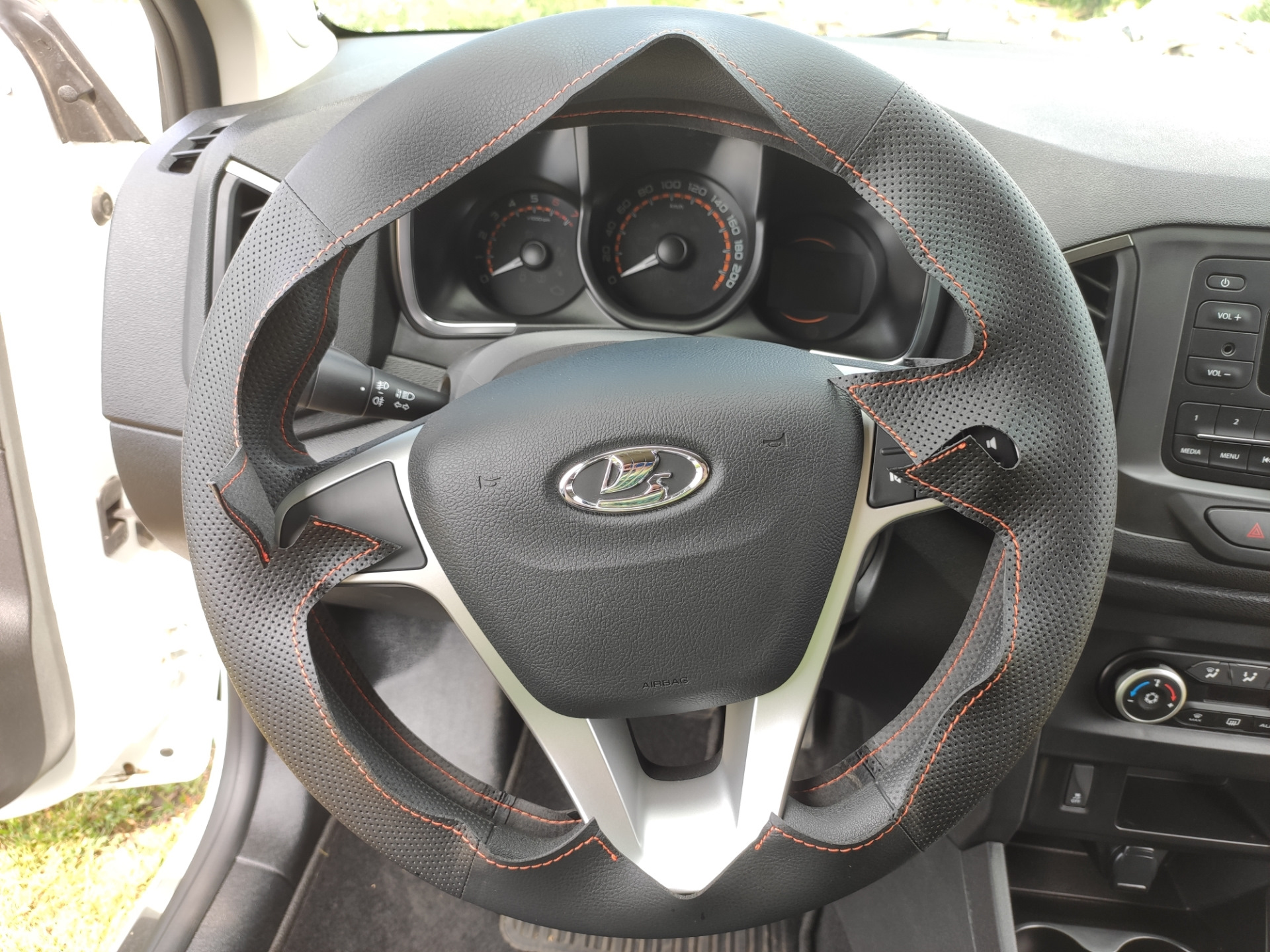 Руль в кожу. Оплётка от Пермь-Рулит. — Lada XRAY, 1,6 л, 2019 года ...