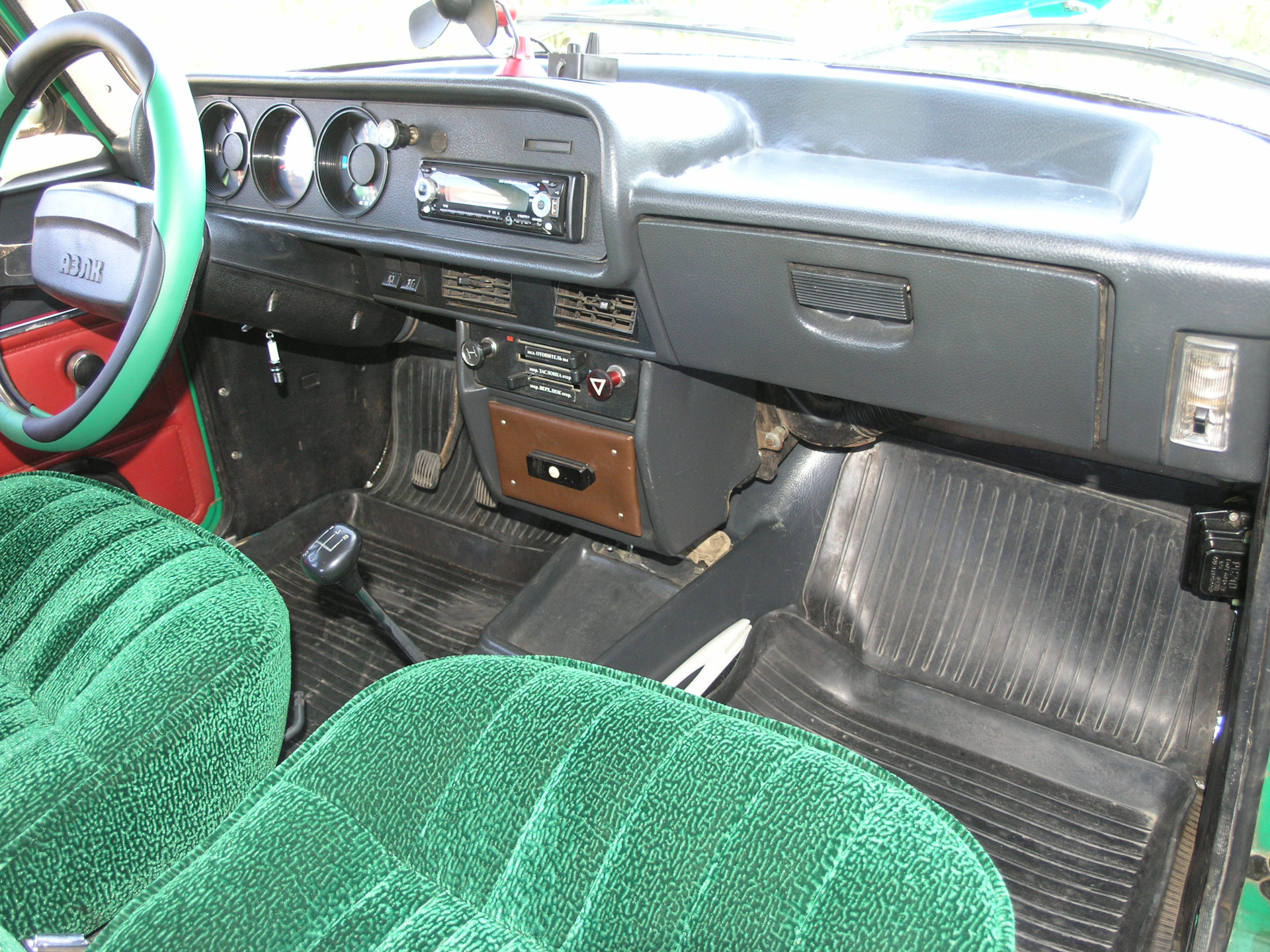 Возвращение родной приборной панели и родного радиоприёмника — Москвич ...