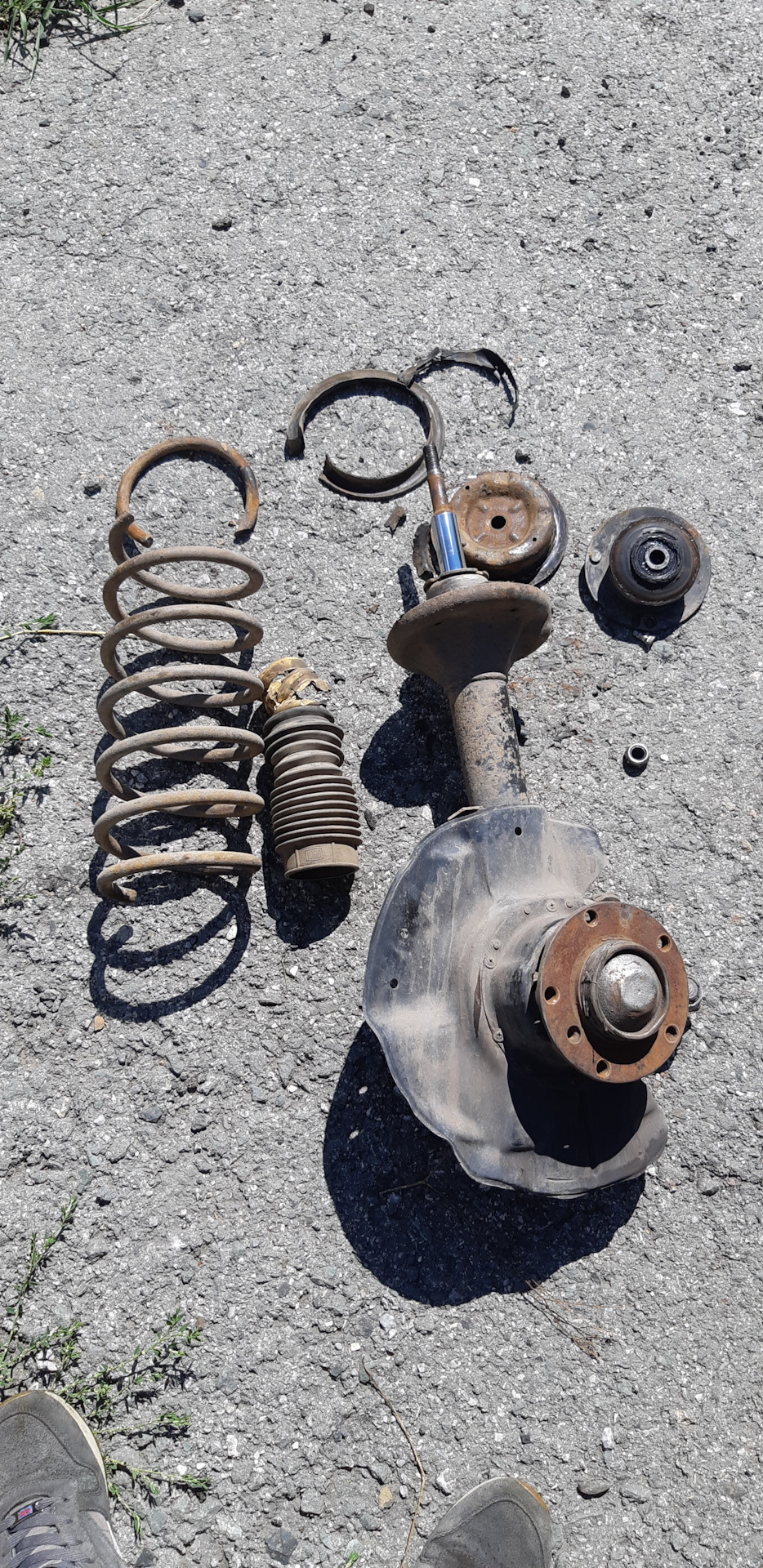 12 Правый амортизатор тоже самое — BMW 5 series (E34)