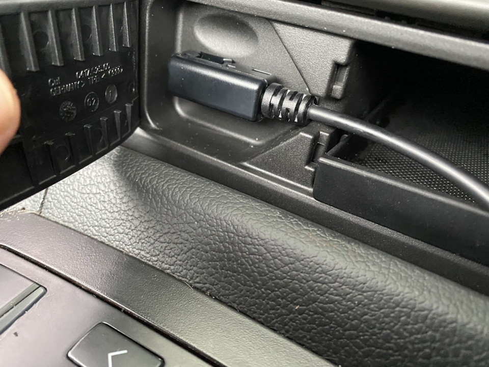 Музыка aux в q7 — Audi Q7 (1G), 3,6 л, 2007 года | аксессуары | DRIVE2