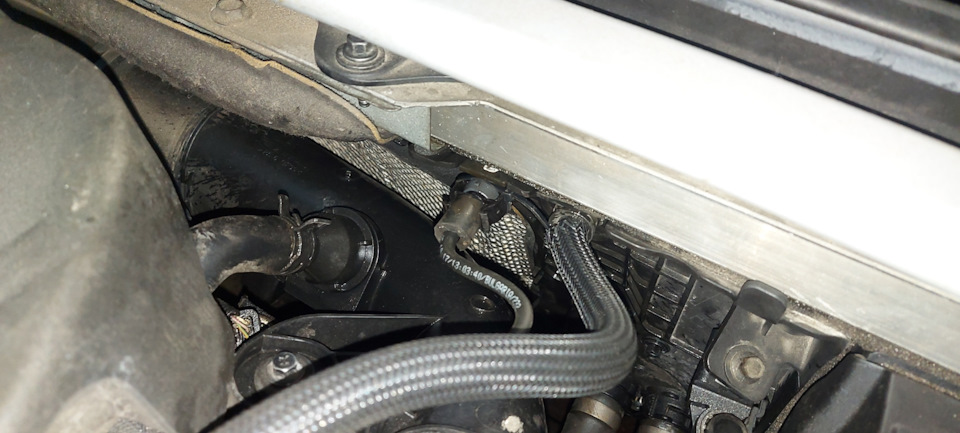 Поломка фитинга трубки ОЖ: Замена и результаты ремонта — Volvo V90 (2G ...