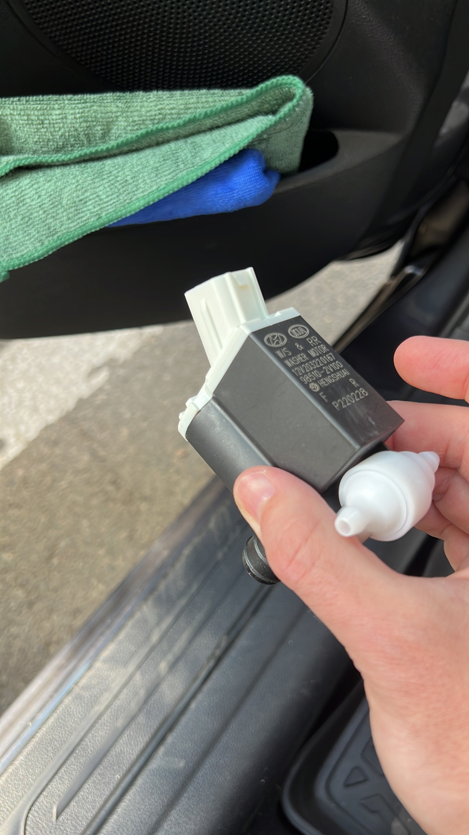 Ceed 2013 — Бачок (насос) омывателя протекает — KIA Ceed (2G), 1,6 л ...