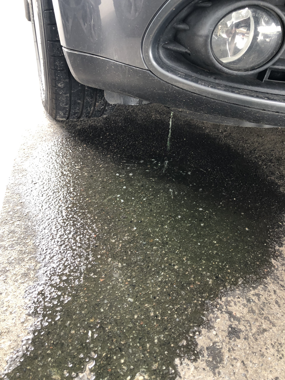 Потек бачок с омывайкой — Volkswagen Golf Plus, 1,6 л, 2007 года ...