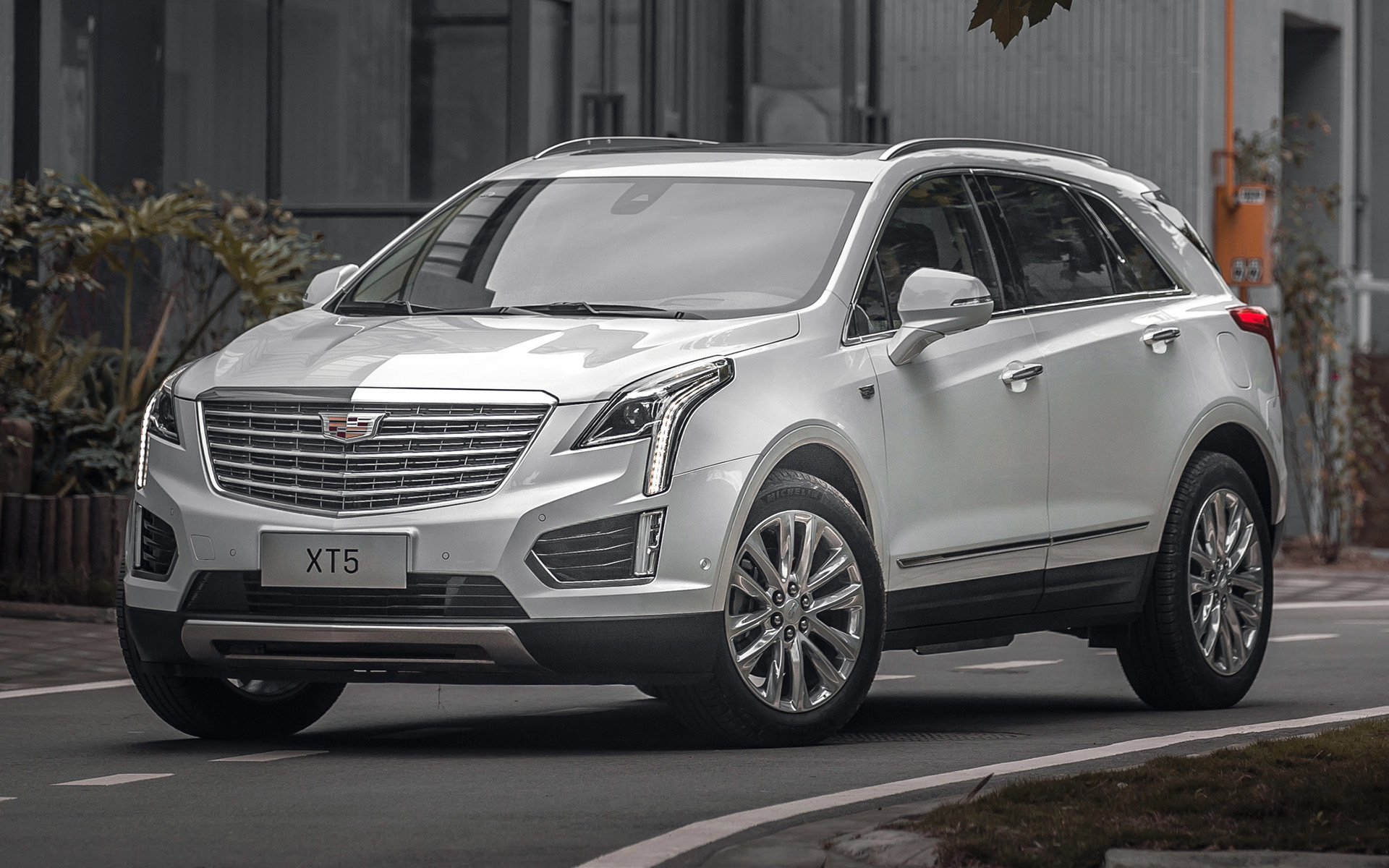 Cadillac xt4 отличие от xt5