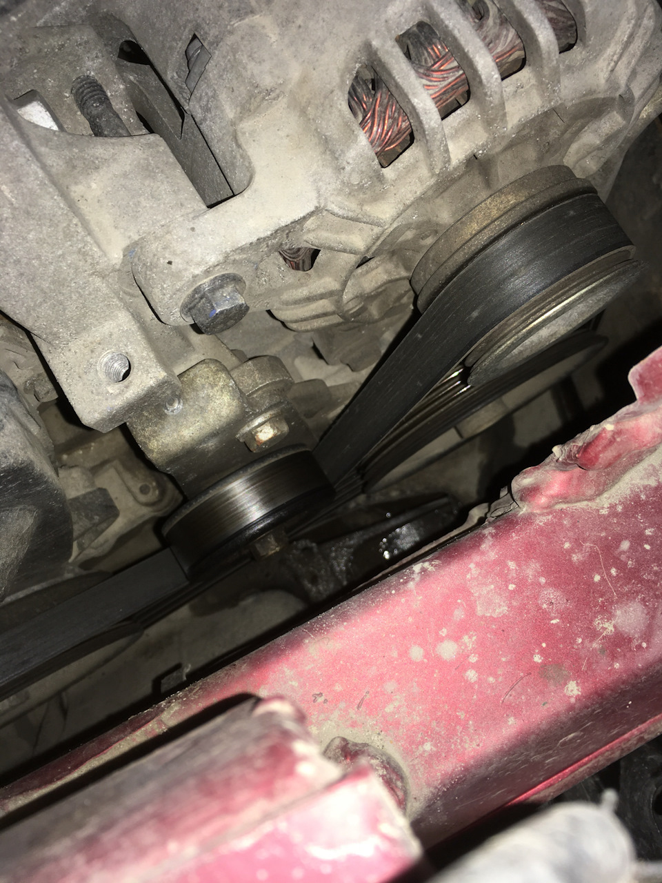 Заменяемый ролик натяжителя приводного ремня. (Комплектация без ...