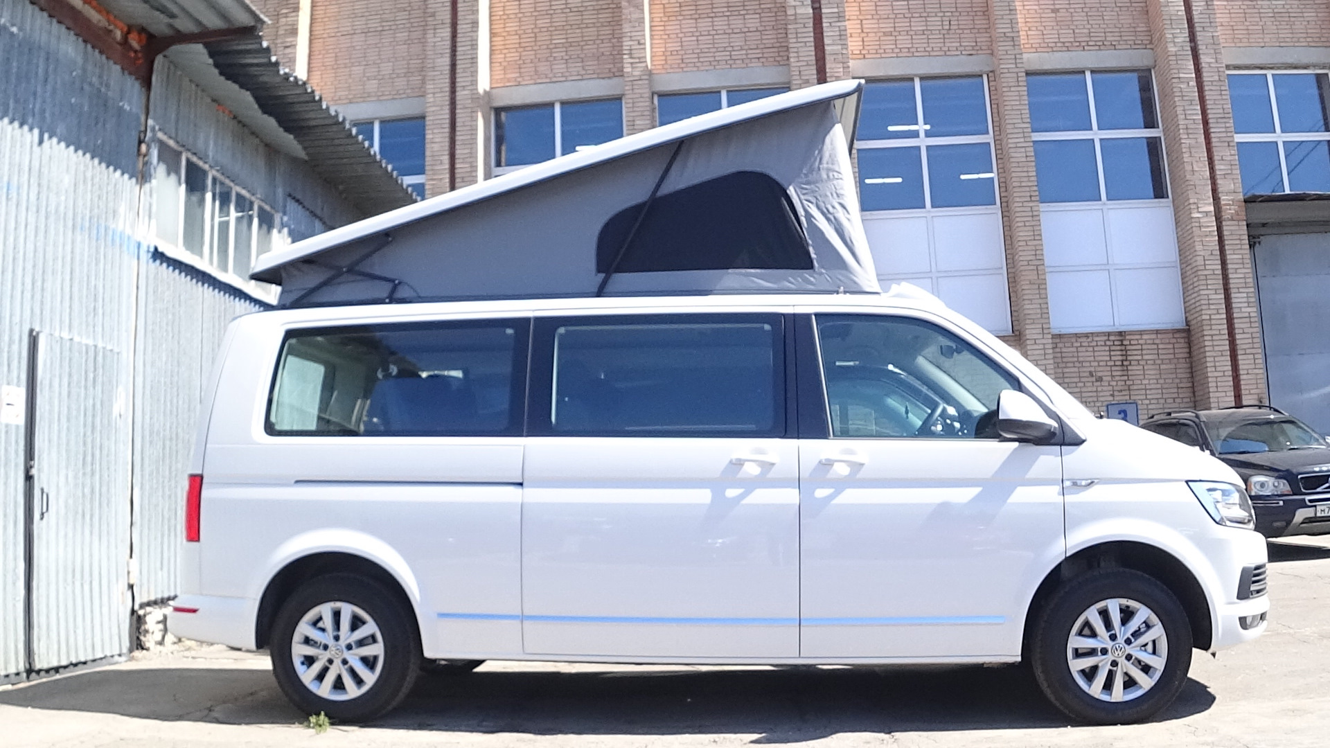 Установка подъёмной крыши со спальным местом и палаткой на VW T6 Long —  Volkswagen Caravelle (T6), 2 л, 2017 года | кузовной ремонт | DRIVE2