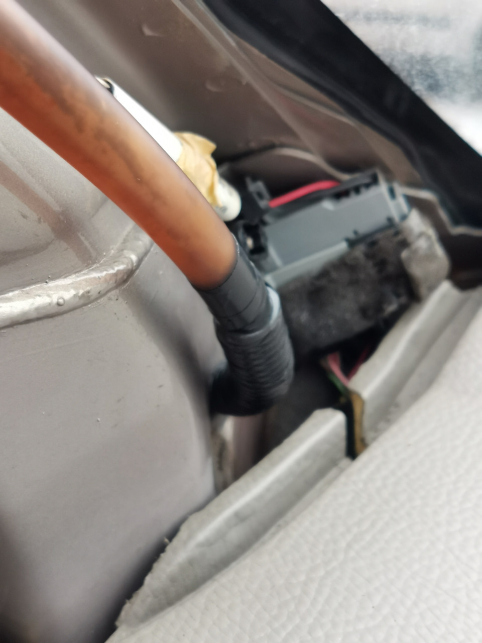 Мокрыл пол🌧️, снятие ковролина. — Volvo XC90 (1G), 2,5 л, 2004 года ...