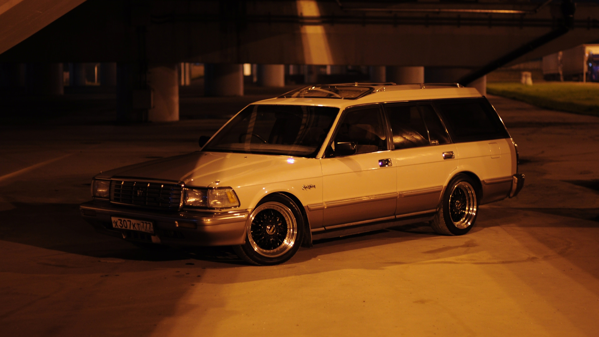 toyota crown s130 wagon