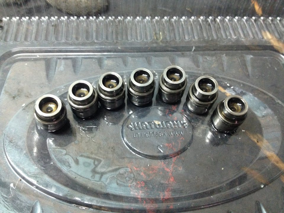 Гидрокомпенсаторы на мерседес 112 мотор. Компенсаторы мерседес 190. Гидрокомпенсатор 124 мерседес. Мерседес 124 мотор 102 гидрокомпенсатор. 3.