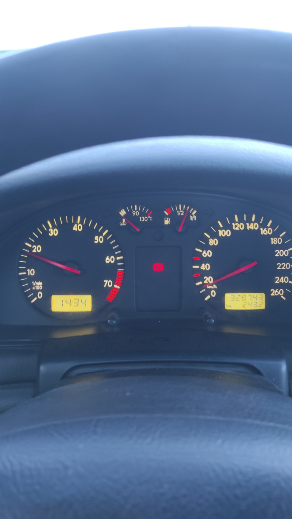 Вытекла тормозная жидкость — Volkswagen Passat B5, 1,6 л, 1997 года ...