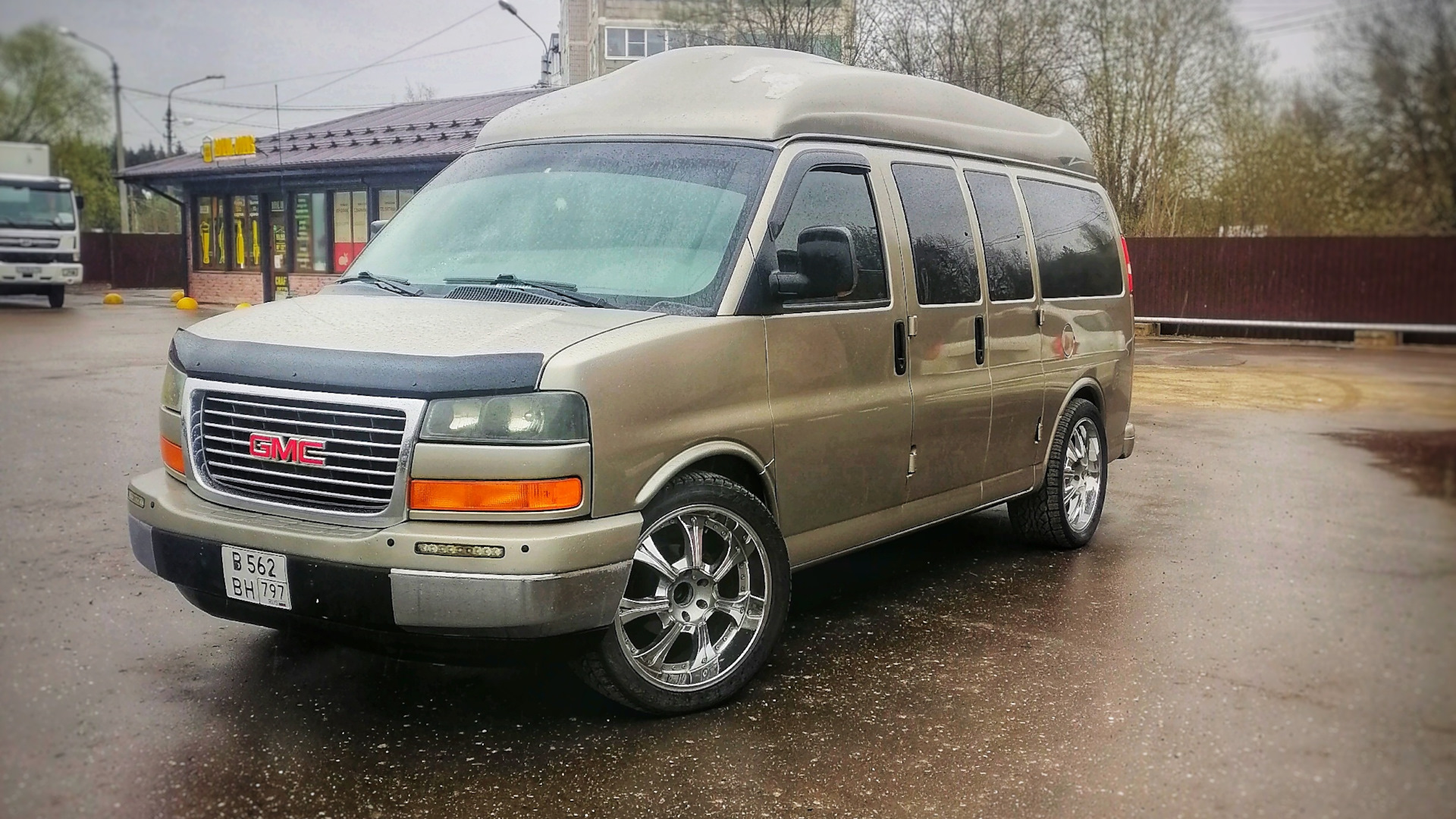 GMC Savana 2500 van