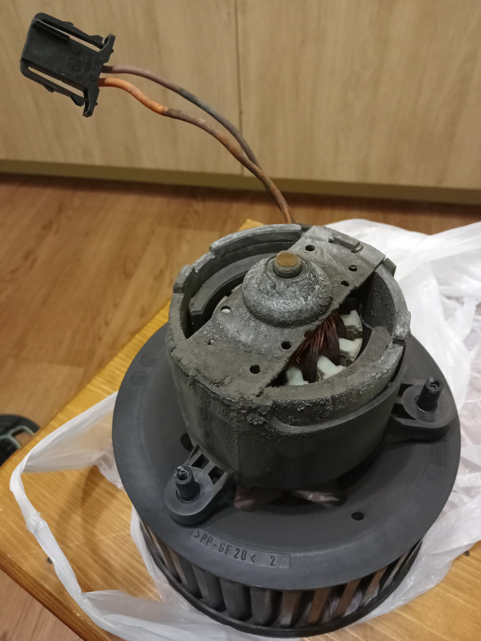 Разборка и ревизия моторчика печки BMW E90 — BMW 3 series (E90), 2,5 л ...