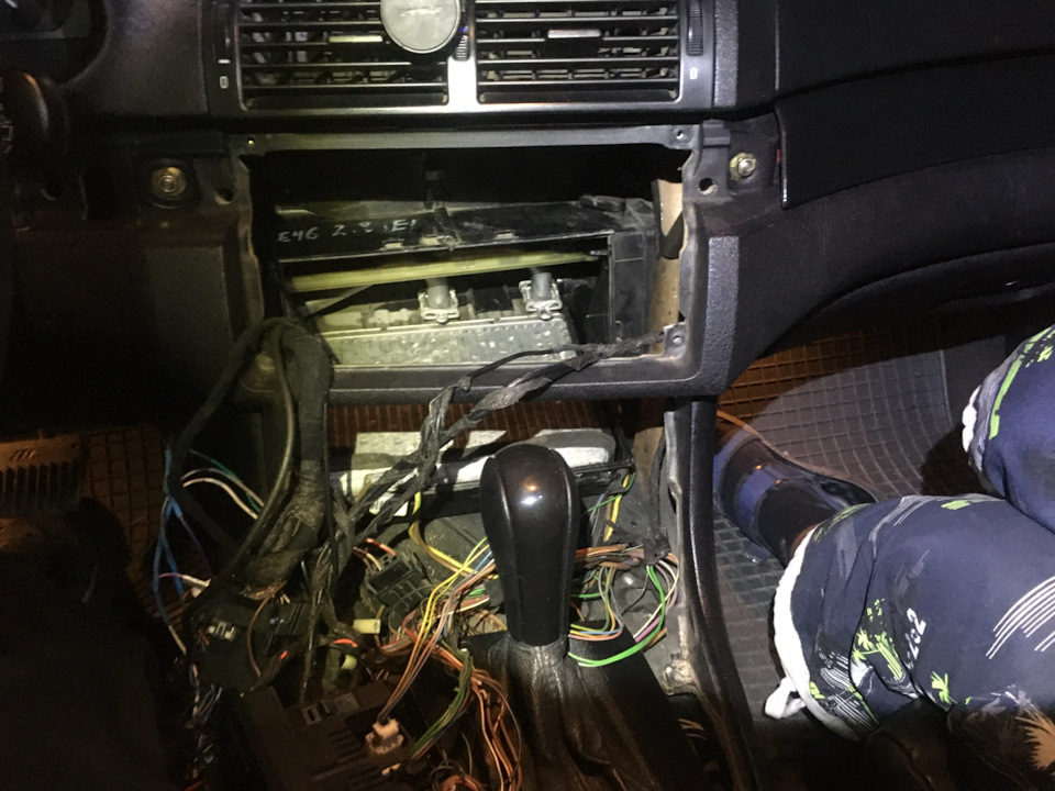 Потеет лобовое стекло (решено) — BMW 3 series (E46), 2,8 л, 1998 года ...