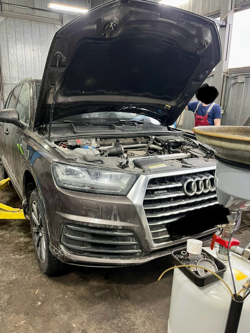 AUDI Q7 II (4M) замена распорного клапана + переуплотнение клапанных ...