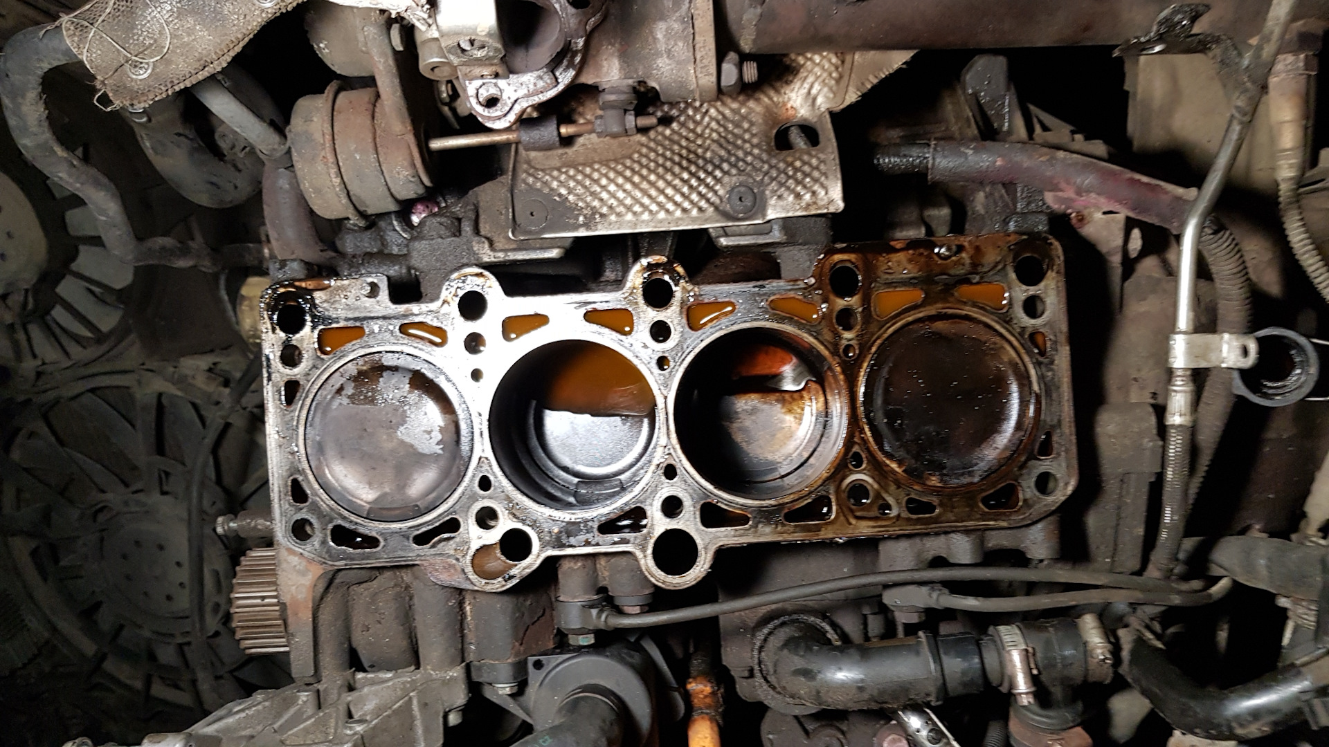 4 бензин. 4 блок цилиндров. 8. Как снять головку ауди. Блок цилиндров двигателя ауди 2.