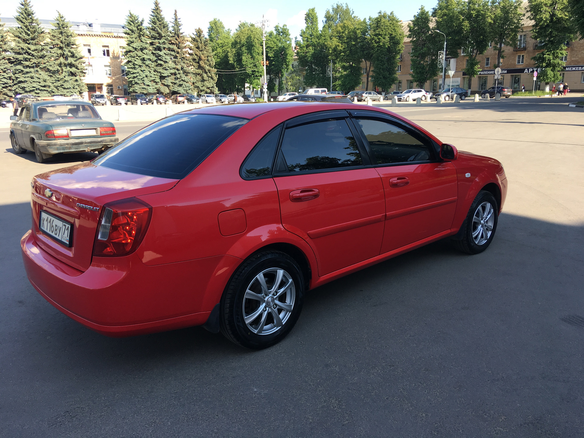 Chevrolet Lacetti красный седан