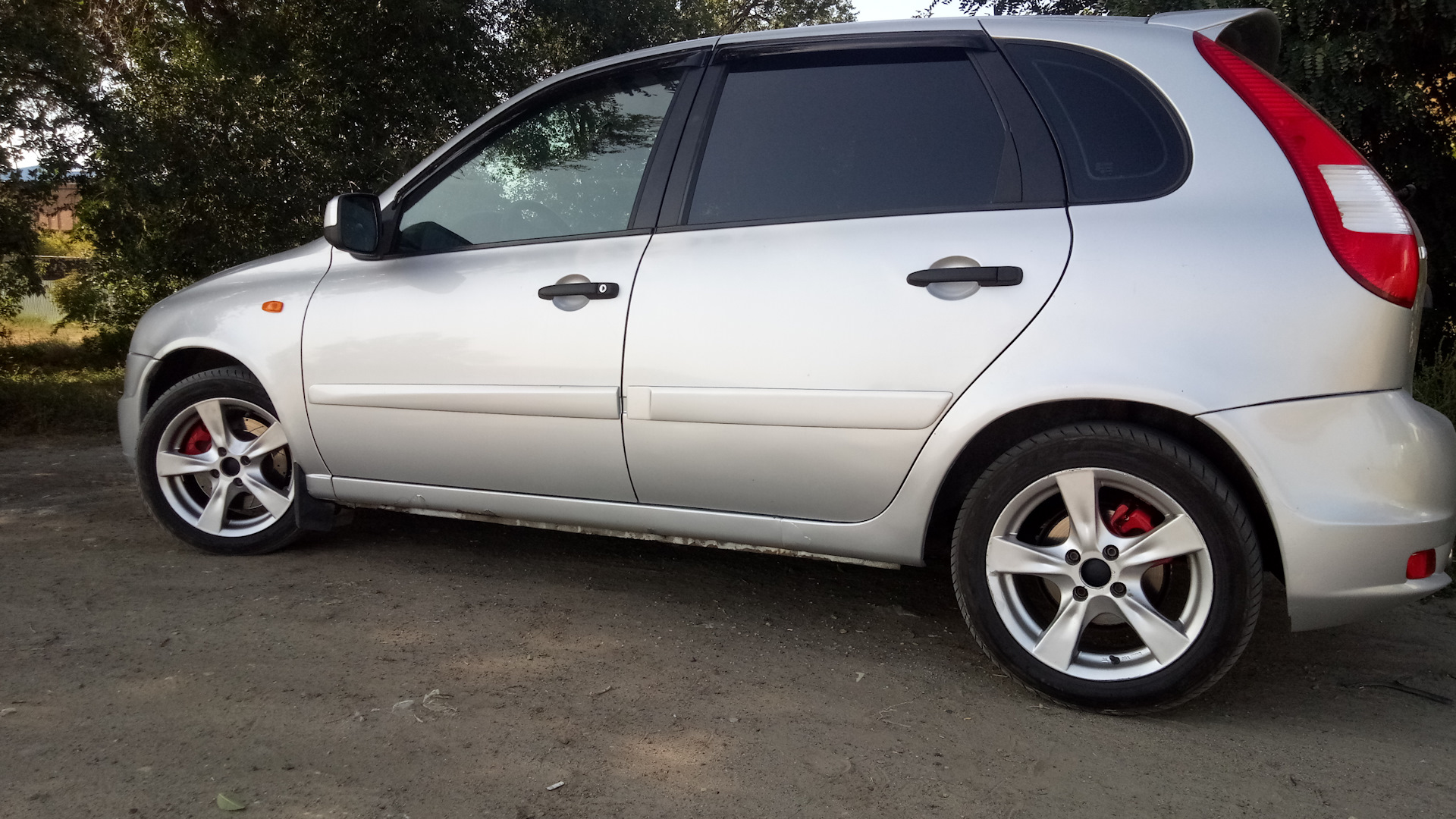 Калина спорт 2012. Калина спорт крашенное крыло. Калина спорт серебристый цвет супорт покрасить каким цветом.