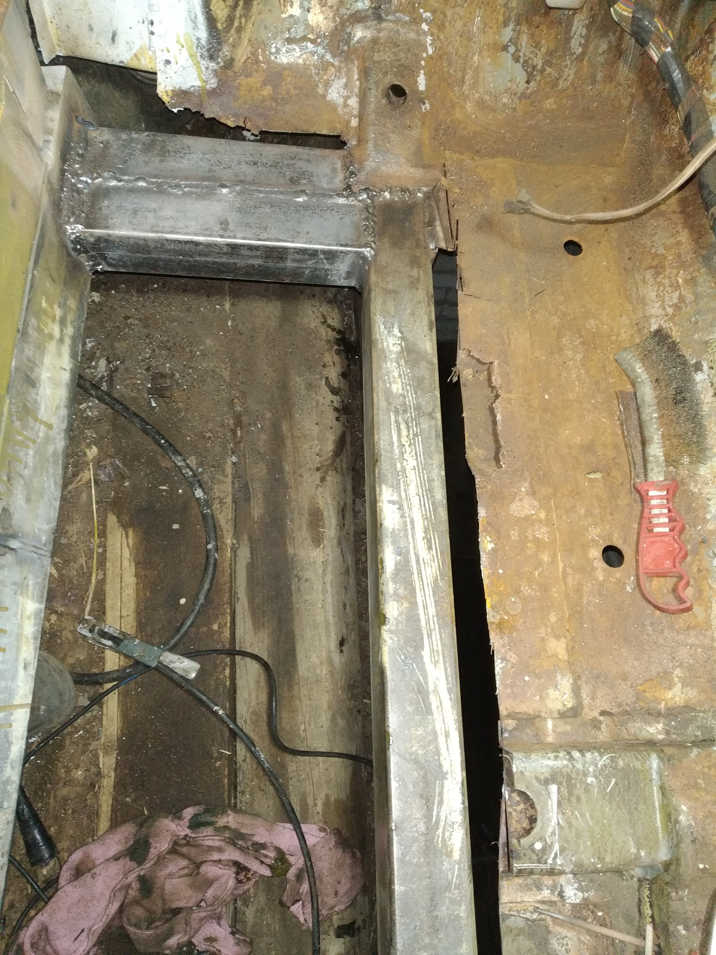 Левый лонжерон из проф трубы — Chevrolet Niva, 1,7 л, 2001 года ...