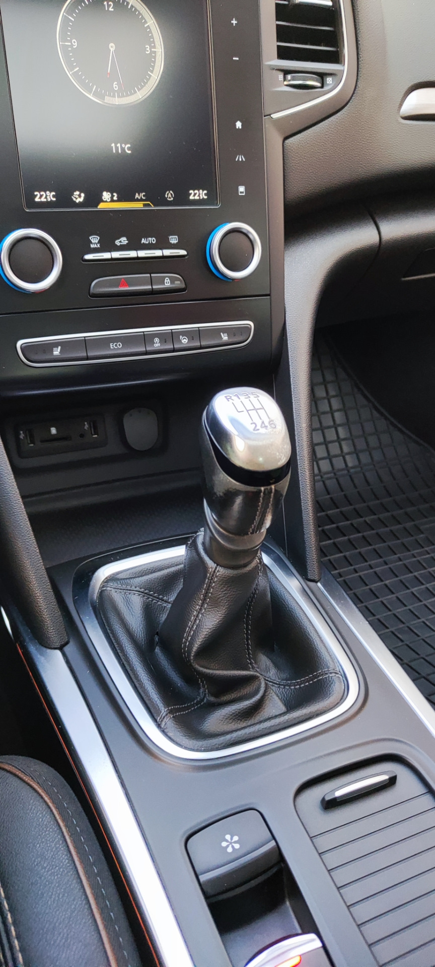 Фото в бортжурнале Renault Megane IV