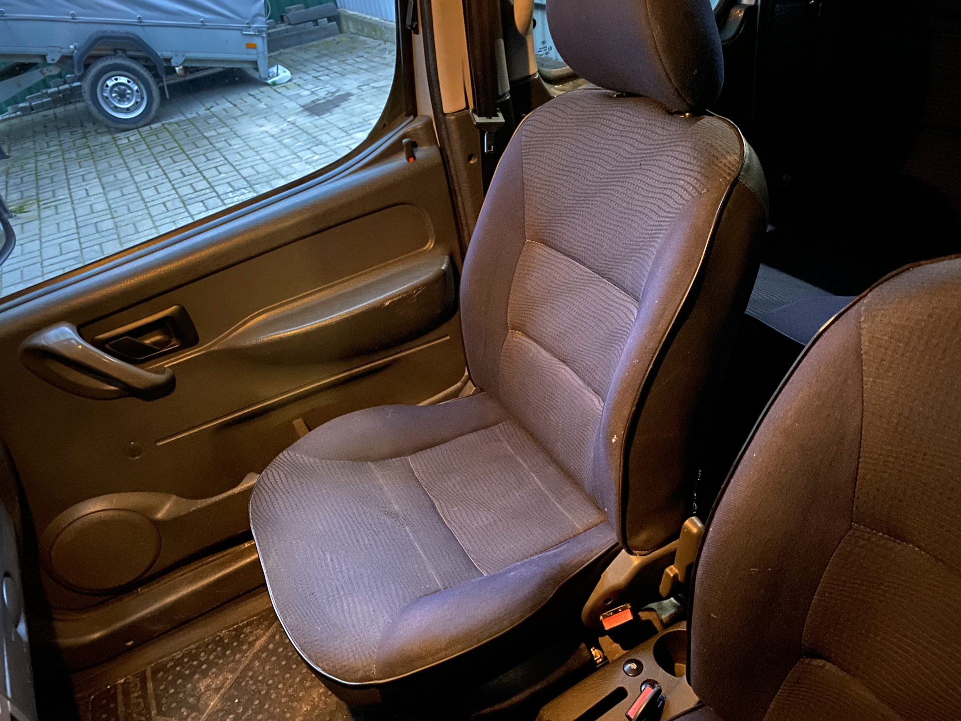 Сиденье kab 116. Кресло погрузчик tcm. Перетяжка сидения водителя nissan qashqai j11. Сиденья фабия монте карло. Сиденья audi s5.