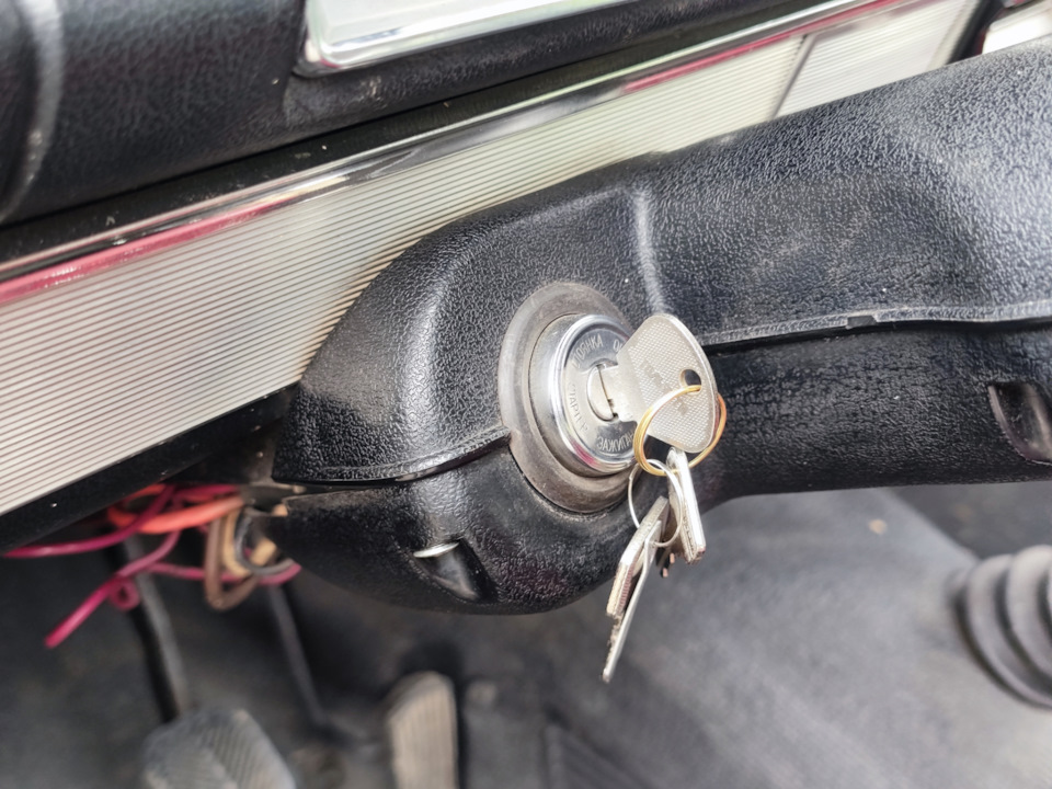 В комплекте с машиной отдали два одинаковых комплекта ключей — Lada 2101