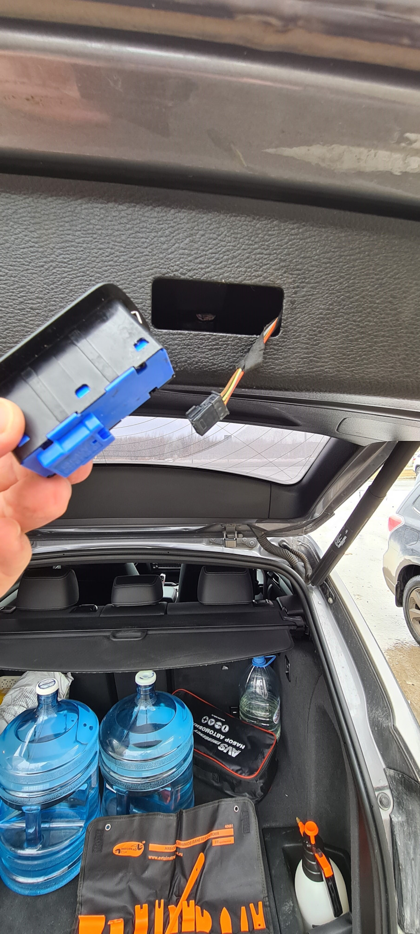 Кнопка закрывания багажника — BMW X3 (F25), 2 л, 2016 года ...