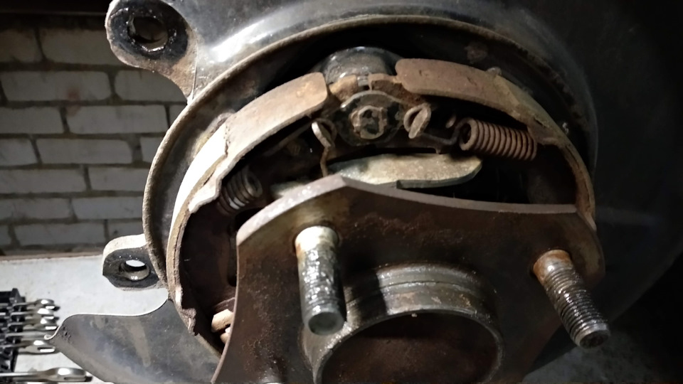 Регулировка ручного тормоза ниссан тиида видео