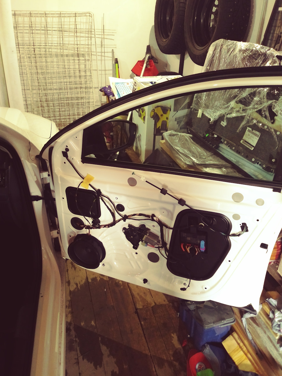 Установка и штатное подключение оригинальных задних электро ...