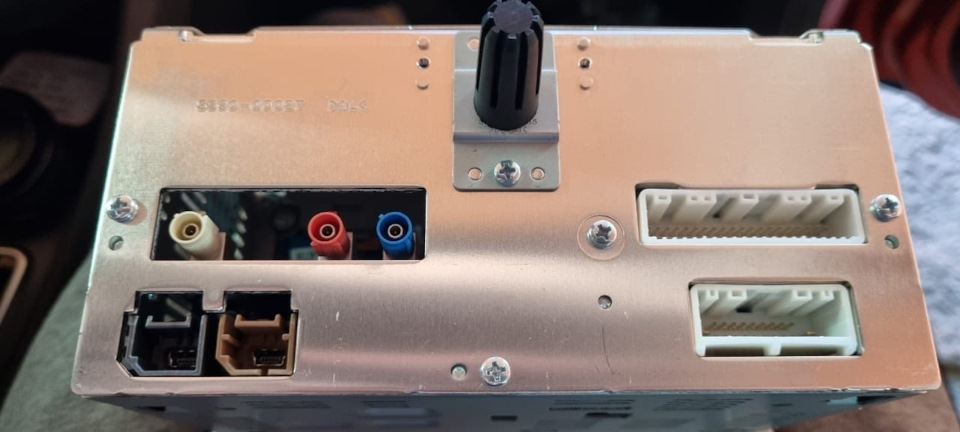 Задняя панель с разъемами — Lada Vesta SW Cross (1G)