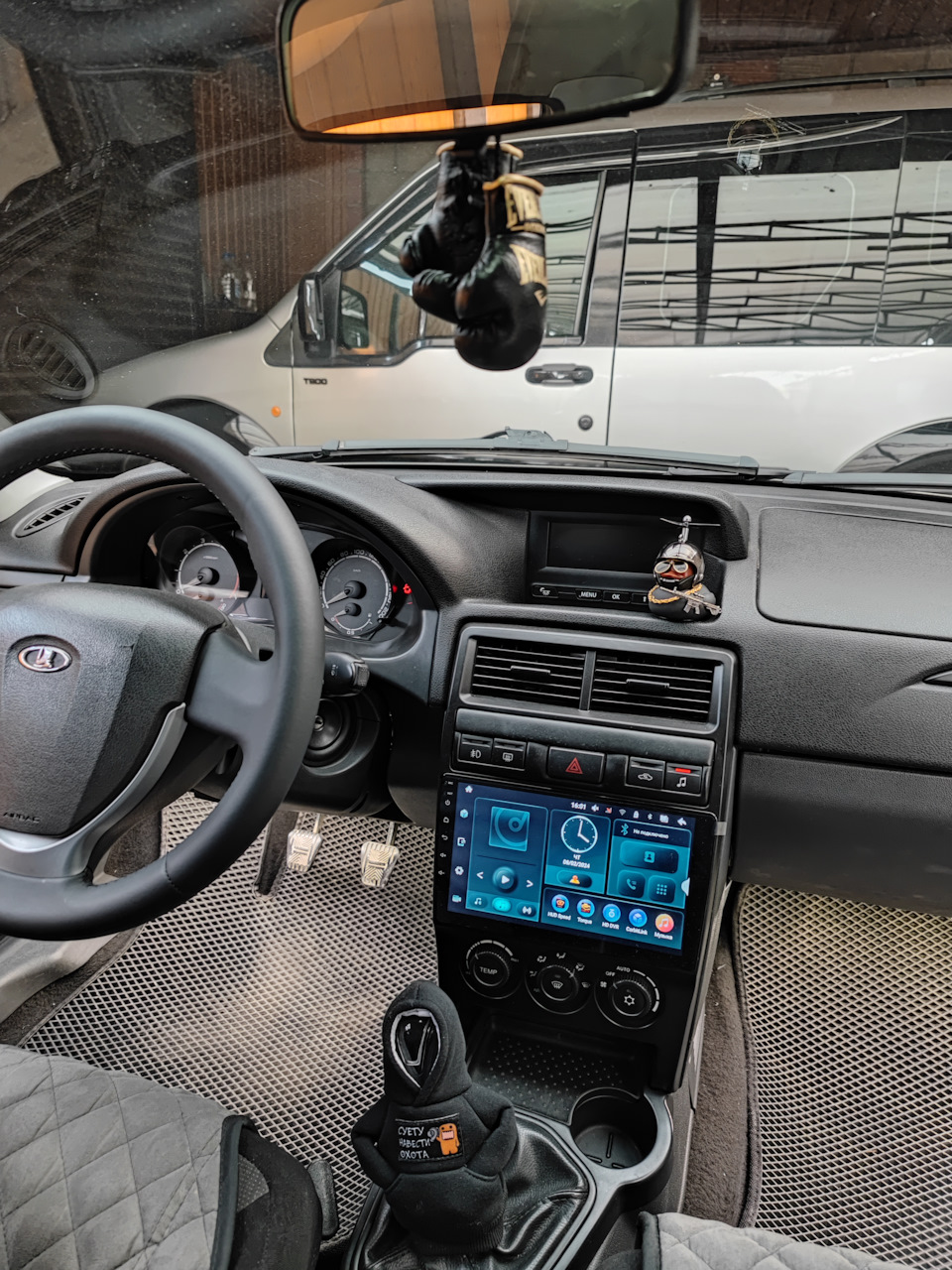 Чёрные аксессуары в салон Приоры!👌🏿😎 — Lada Приора хэтчбек, 1,6 л, 2014 ...