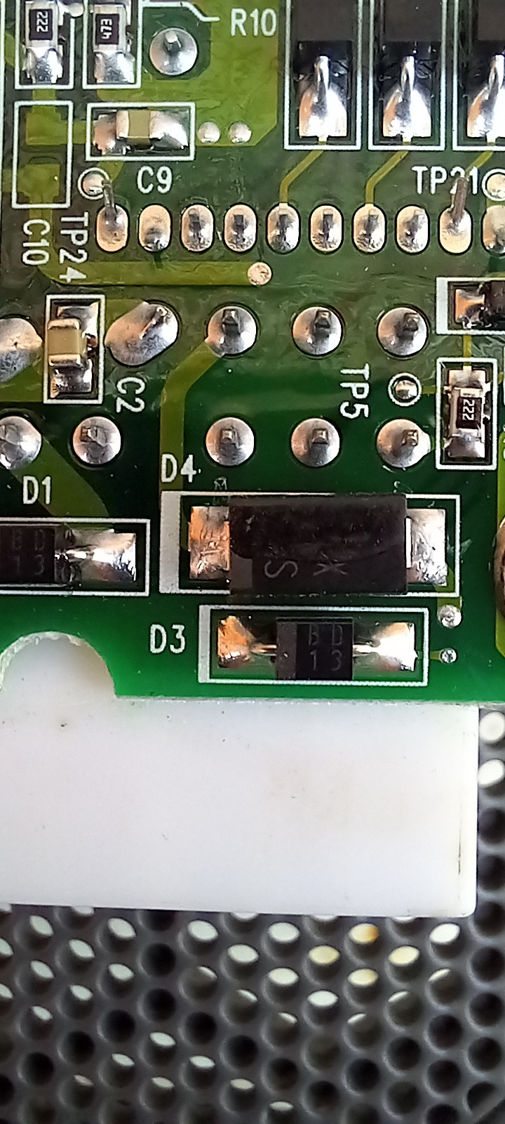 Это блок комфорта из двери. На нем обозначен диод D4 — Honda CR-V (RD1/RD2)