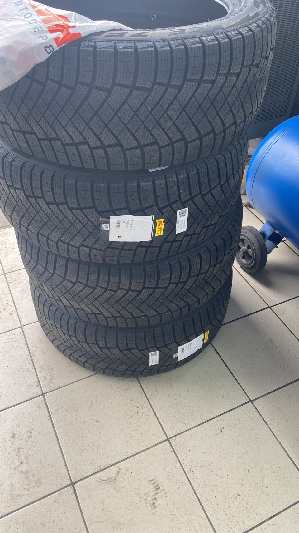Зимняя резина Pirelli — Audi Q5 (1G), 2 л, 2011 года | шины | DRIVE2